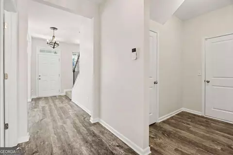 Entry Way - 7584 Rudder Cir, Fairburn, GA 30213 photo 2 of 7
