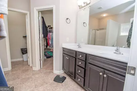 Entry Way - 183 Edgemont Ct, Lagrange, GA 30240 photo 6 of 9