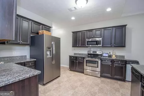 Kitchen - 183 Edgemont Ct, Lagrange, GA 30240 photo 1 of 3