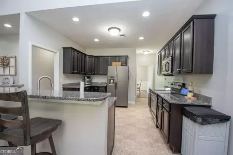 Kitchen - 183 Edgemont Ct, Lagrange, GA 30240 photo 2 of 3
