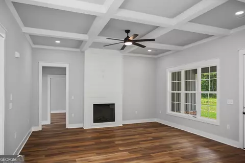 Living - 1129 Mulberry Pl, Dudley, GA 31022 photo 2 of 2