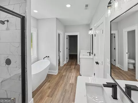 Bath - 1129 Mulberry Pl, Dudley, GA 31022 photo 1 of 5