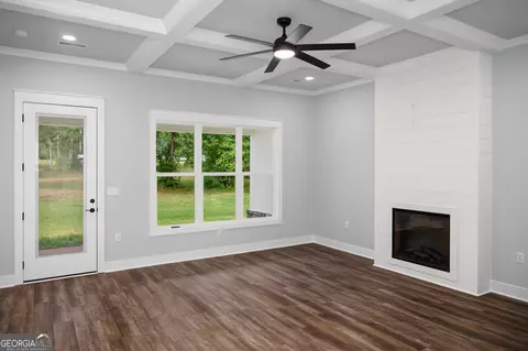 Living - 1161 Mulberry Pl, Dudley, GA 31022 photo 2 of 2