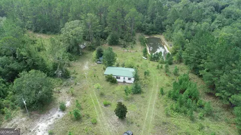 896 Farm Rd, Saint George, GA 31562
