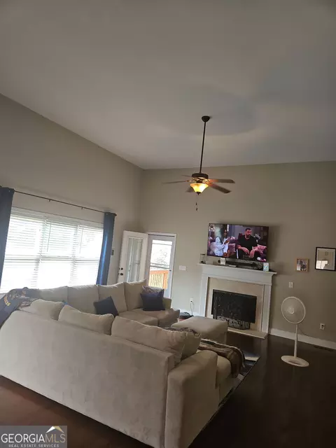 Living - 511 Tradition Pl, Lagrange, GA 30241 photo 2 of 2