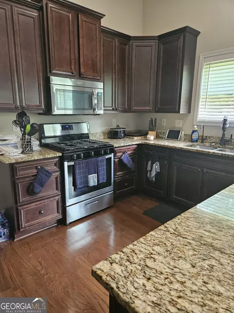 Kitchen - 511 Tradition Pl, Lagrange, GA 30241 photo 2 of 2