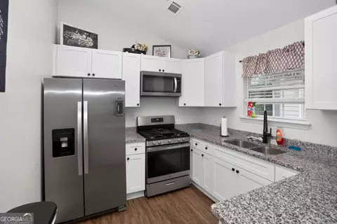 Kitchen - 116 Dana Dr, Hampton, GA 30228 photo 2 of 3