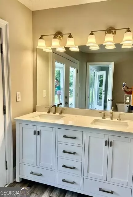 Bath - 142 Mabry Rd, Jackson, GA 30233 photo 3 of 3