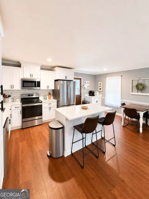 Kitchen - 1469 Main St, Comer, GA 30629 photo 4 of 5