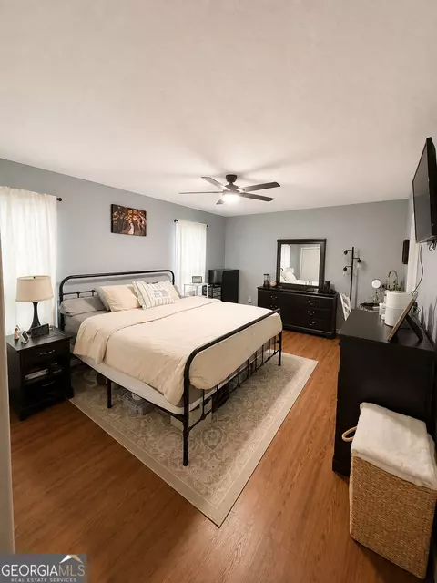 Bedroom - 1469 Main St, Comer, GA 30629 photo 3 of 4
