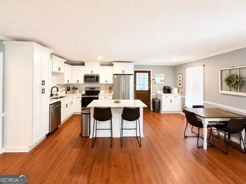 Kitchen - 1469 Main St, Comer, GA 30629 photo 2 of 5