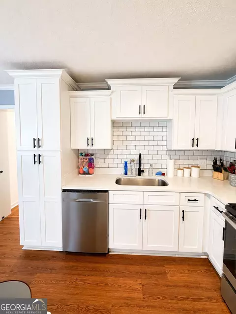 Kitchen - 1469 Main St, Comer, GA 30629 photo 1 of 5