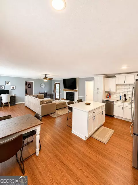 Kitchen - 1469 Main St, Comer, GA 30629 photo 5 of 5