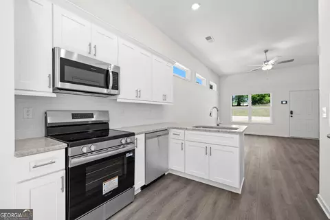 Kitchen - 797 Hunnicutt Ave, Lagrange, GA 30240 photo 2 of 2