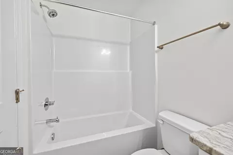 Bath - 1015 Stonewall St, Lagrange, GA 30240 photo 2 of 4