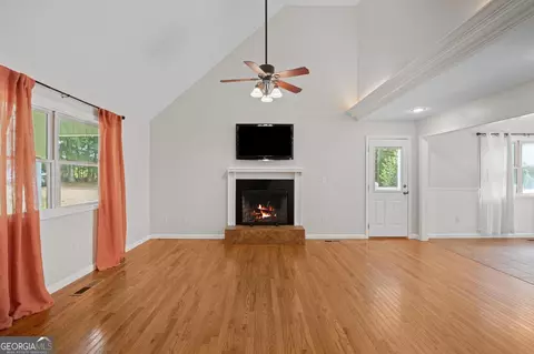 Living - 350 E Harp Rd, Thomaston, GA 30286 photo 4 of 8