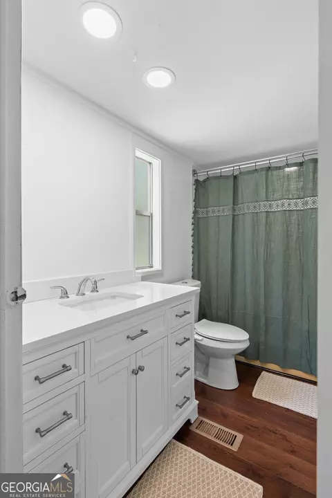 Bath - 350 E Harp Rd, Thomaston, GA 30286 photo 7 of 9