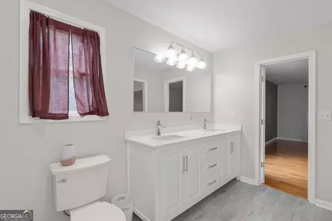 Bath - 350 E Harp Rd, Thomaston, GA 30286 photo 4 of 9