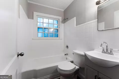 Bath - 2903 Maple Rd SE, Rome, GA 30161 photo 1 of 2
