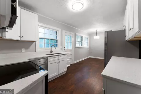 Kitchen - 2903 Maple Rd SE, Rome, GA 30161 photo 4 of 4