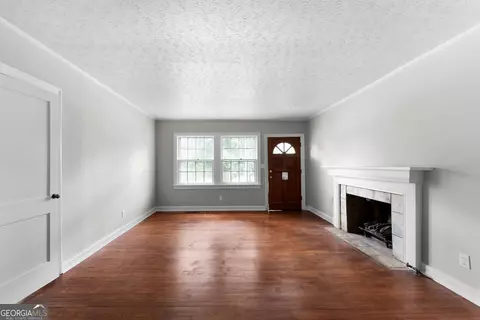 Living - 2903 Maple Rd SE, Rome, GA 30161 photo 2 of 6