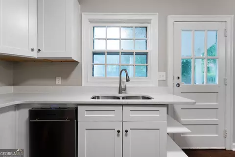 Kitchen - 2903 Maple Rd SE, Rome, GA 30161 photo 3 of 4