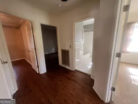 Entry Way - 127 W Stuart Ave, Lyons, GA 30436 photo 1 of 1