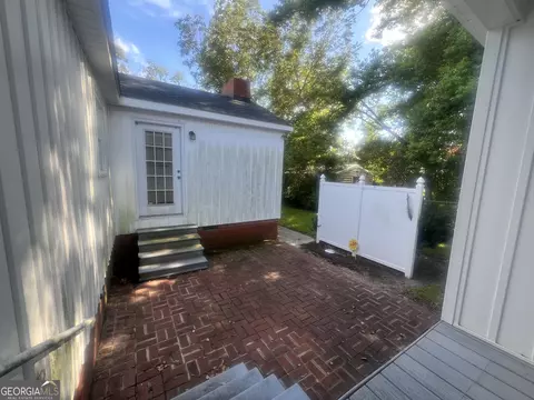 Exterior - 127 W Stuart Ave, Lyons, GA 30436 photo 2 of 4