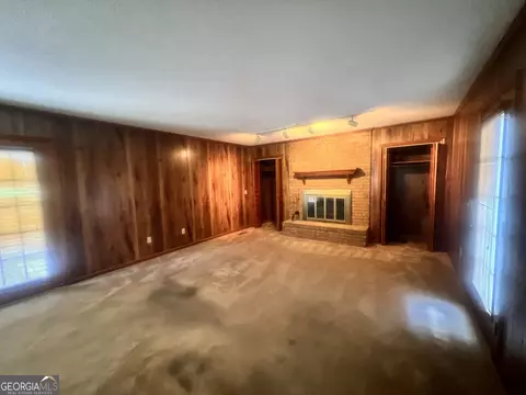 Living - 127 W Stuart Ave, Lyons, GA 30436 photo 5 of 5
