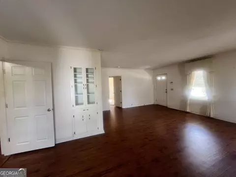Living - 127 W Stuart Ave, Lyons, GA 30436 photo 3 of 5
