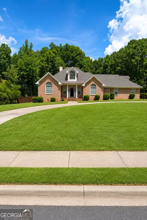 145 Lofty Eagle Ln, Fayetteville, GA 30214