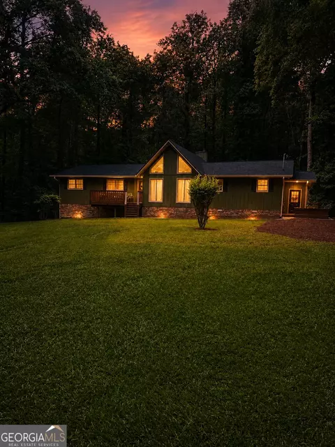 5090 Donald Dr, Loganville, GA 30052