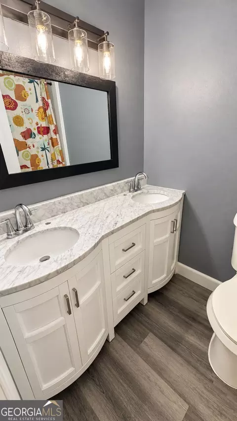 Bath - 218 Cosby Dr, Lagrange, GA 30241 photo 1 of 2
