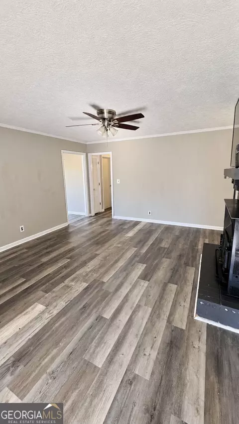 Living - 218 Cosby Dr, Lagrange, GA 30241 photo 2 of 4