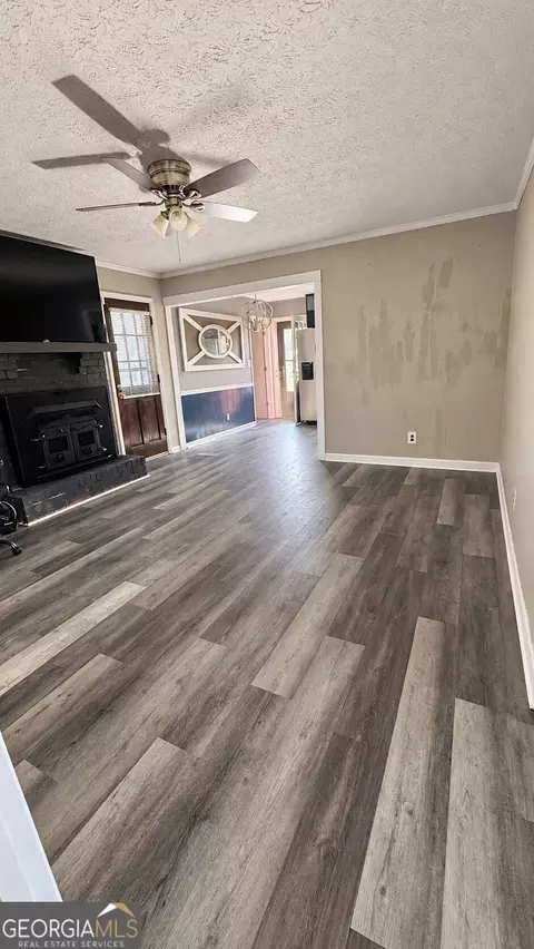 Living - 218 Cosby Dr, Lagrange, GA 30241 photo 3 of 4