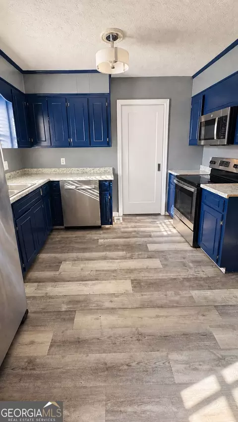 Kitchen - 218 Cosby Dr, Lagrange, GA 30241 photo 2 of 3