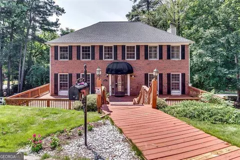 6963 Whispering Oaks Ct, Stone Mountain, GA 30087