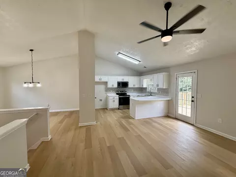 Living - 75 Thrasher Rd, Covington, GA 30016 photo 1 of 2