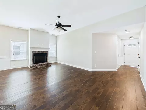 Living - 119 Back Cedar Ln, Warner Robins, GA 31093 photo 2 of 4
