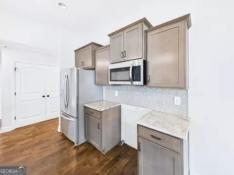 Kitchen - 119 Back Cedar Ln, Warner Robins, GA 31093 photo 6 of 7