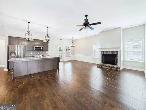 Living - 119 Back Cedar Ln, Warner Robins, GA 31093 photo 1 of 4