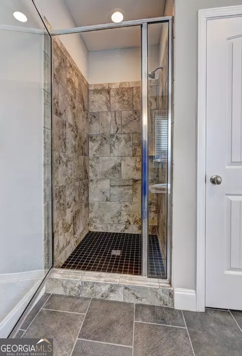 Bath - 4371 Thacker Ln, Suwanee, GA 30024 photo 3 of 8