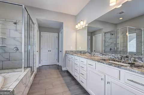 Bath - 4371 Thacker Ln, Suwanee, GA 30024 photo 5 of 8