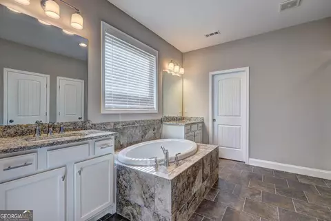 Bath - 4371 Thacker Ln, Suwanee, GA 30024 photo 1 of 8