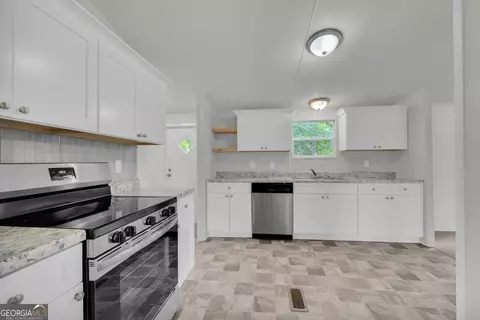 Kitchen - 218 Gainesville St, Carnesville, GA 30521 photo 1 of 3