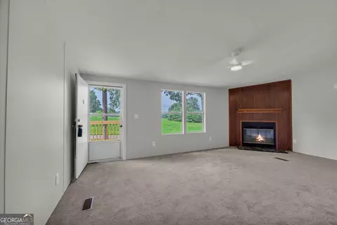 Living - 218 Gainesville St, Carnesville, GA 30521 photo 3 of 5