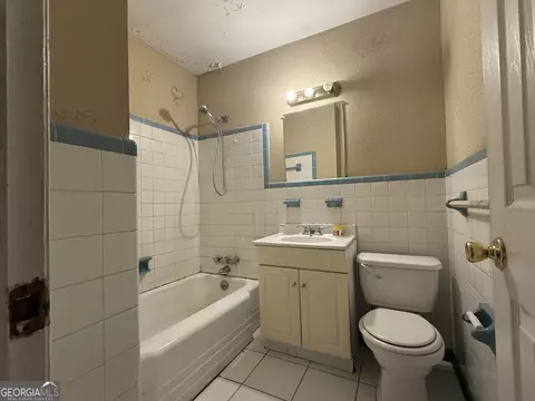 Bath - 721 Central Rd, Thomson, GA 30824 photo 1 of 2