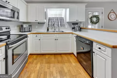 Kitchen - 35 Macadamia Ct, Covington, GA 30016 photo 2 of 2