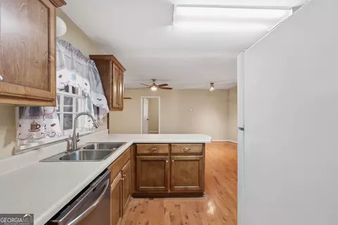 Kitchen - 42 Charles St, Toccoa, GA 30577 photo 4 of 4