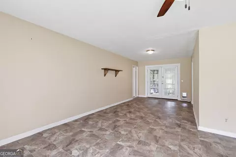 Living - 42 Charles St, Toccoa, GA 30577 photo 5 of 7